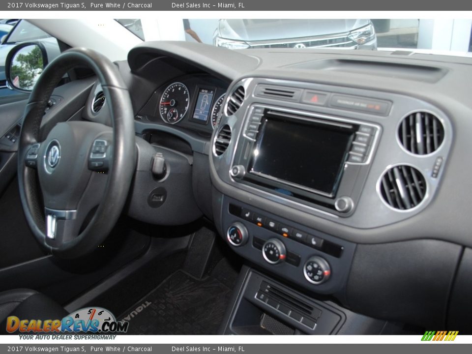 2017 Volkswagen Tiguan S Pure White / Charcoal Photo #19