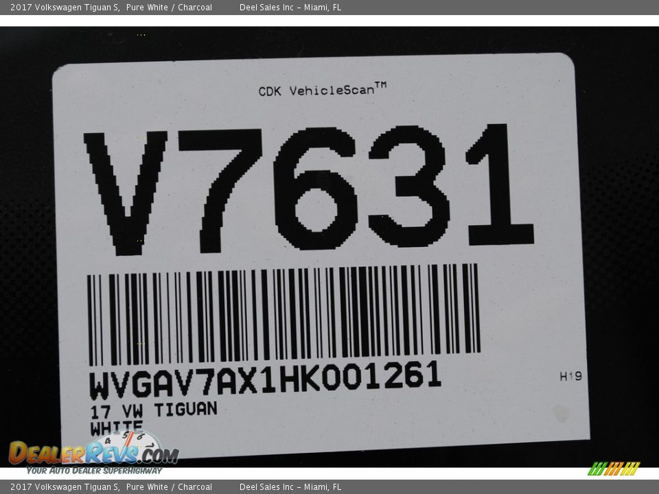 2017 Volkswagen Tiguan S Pure White / Charcoal Photo #20