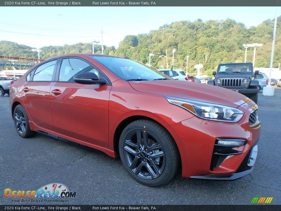Front 3/4 View of 2020 Kia Forte GT-Line Photo #9