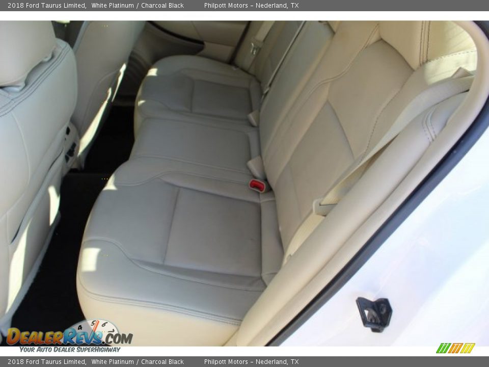 2018 Ford Taurus Limited White Platinum / Charcoal Black Photo #24