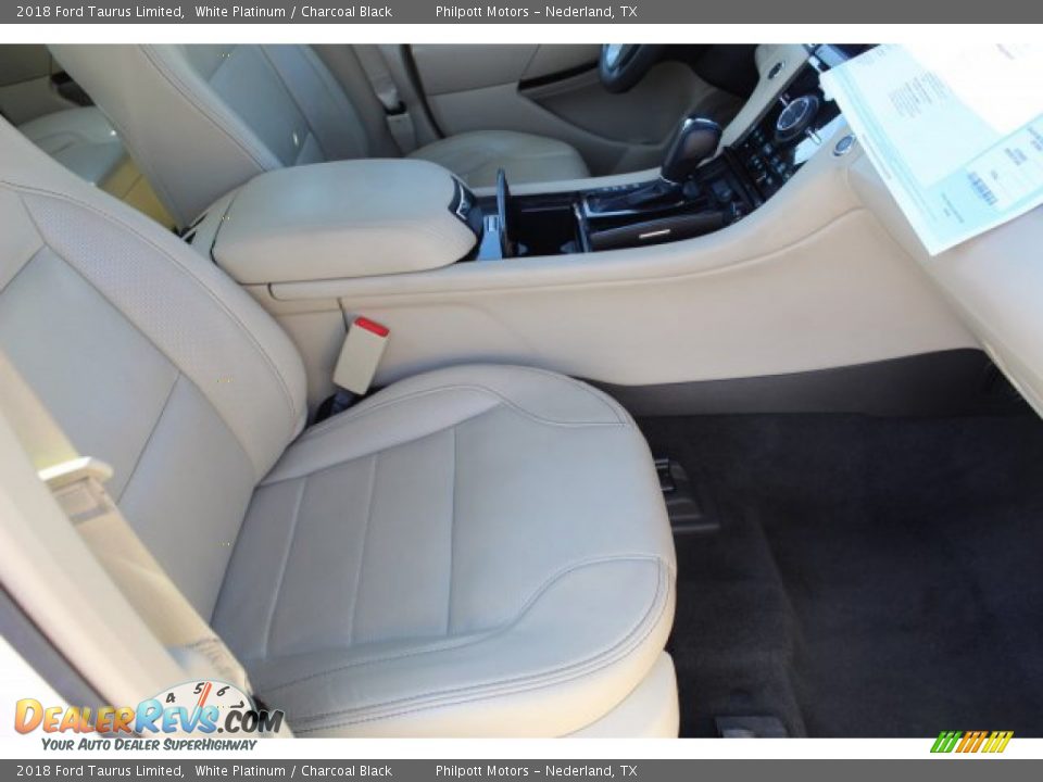2018 Ford Taurus Limited White Platinum / Charcoal Black Photo #31