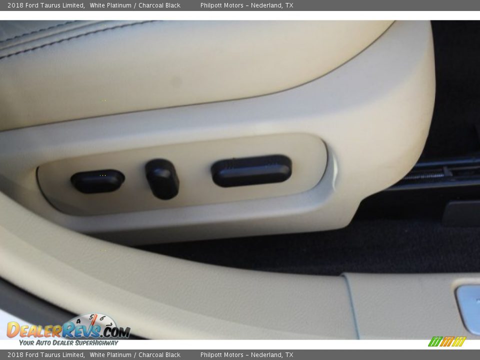 2018 Ford Taurus Limited White Platinum / Charcoal Black Photo #32