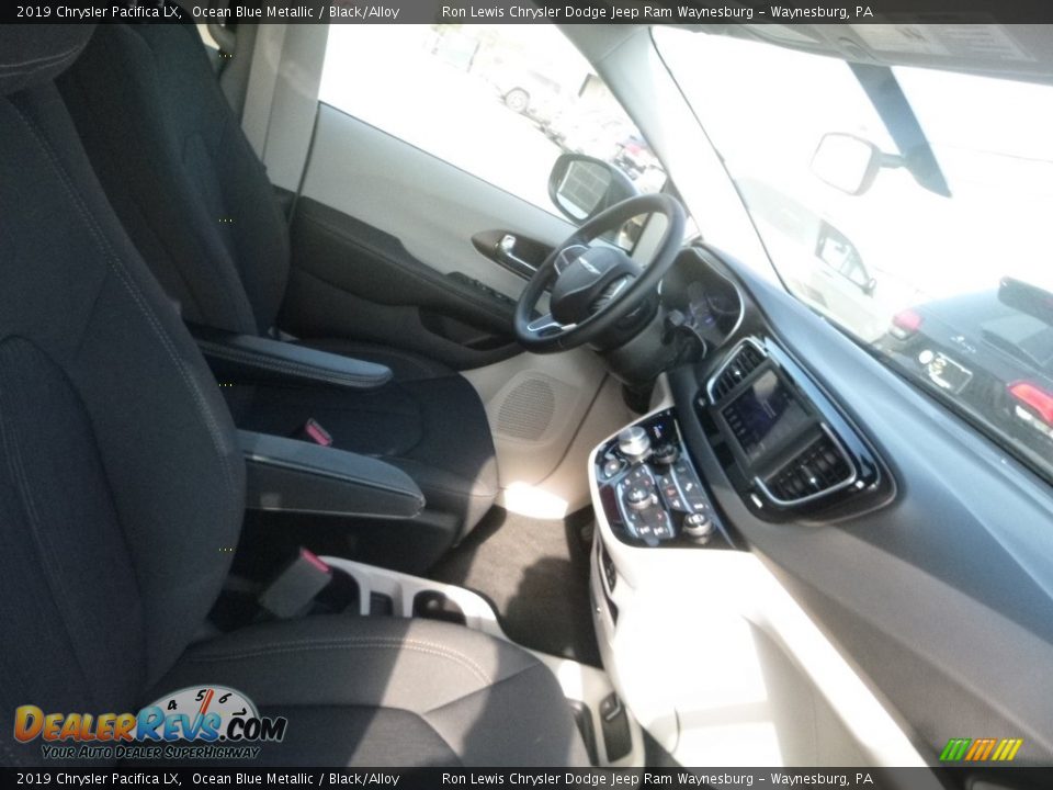 2019 Chrysler Pacifica LX Ocean Blue Metallic / Black/Alloy Photo #10