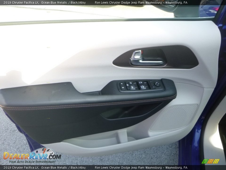 2019 Chrysler Pacifica LX Ocean Blue Metallic / Black/Alloy Photo #15