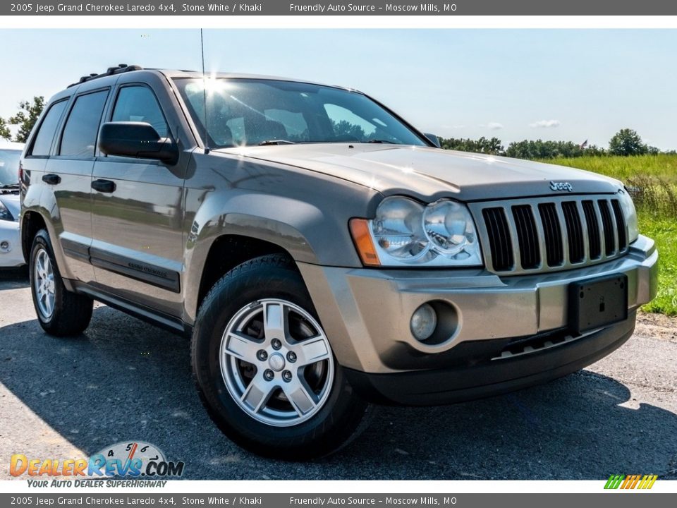 2005 Jeep Grand Cherokee Laredo 4x4 Stone White / Khaki Photo #1