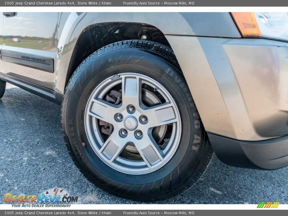 2005 Jeep Grand Cherokee Laredo 4x4 Stone White / Khaki Photo #2