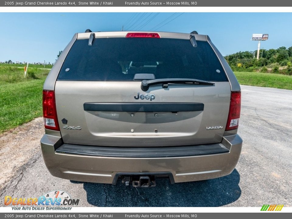 2005 Jeep Grand Cherokee Laredo 4x4 Stone White / Khaki Photo #5