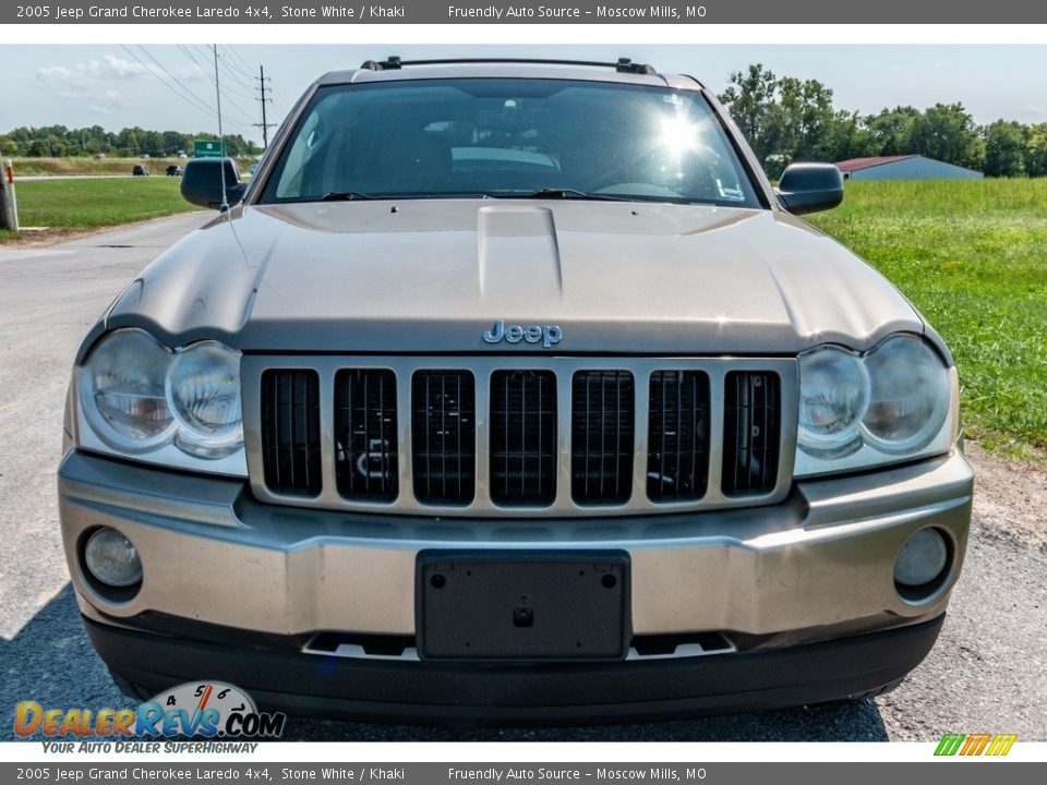 2005 Jeep Grand Cherokee Laredo 4x4 Stone White / Khaki Photo #9