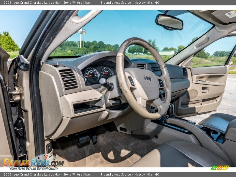 2005 Jeep Grand Cherokee Laredo 4x4 Stone White / Khaki Photo #19