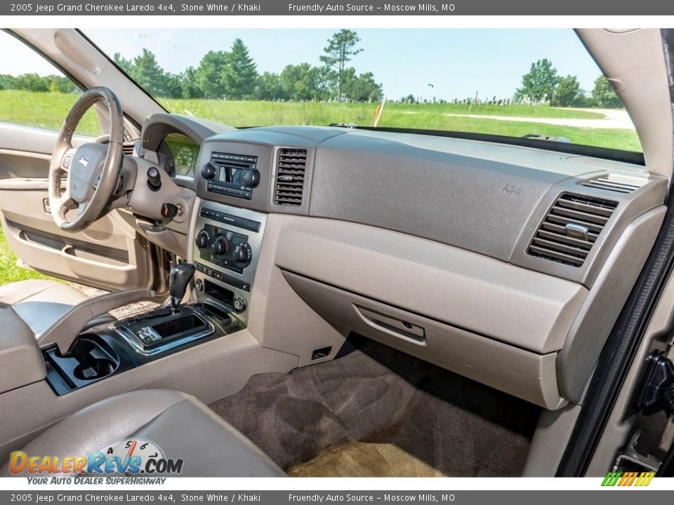 2005 Jeep Grand Cherokee Laredo 4x4 Stone White / Khaki Photo #28