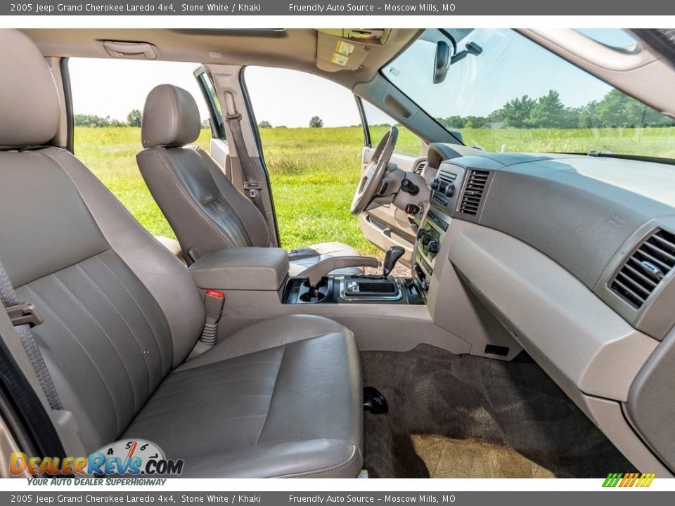 2005 Jeep Grand Cherokee Laredo 4x4 Stone White / Khaki Photo #29