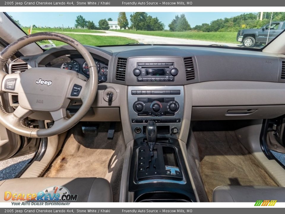 2005 Jeep Grand Cherokee Laredo 4x4 Stone White / Khaki Photo #31