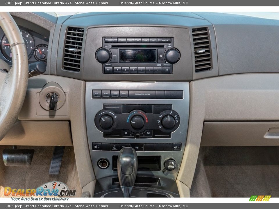 2005 Jeep Grand Cherokee Laredo 4x4 Stone White / Khaki Photo #32