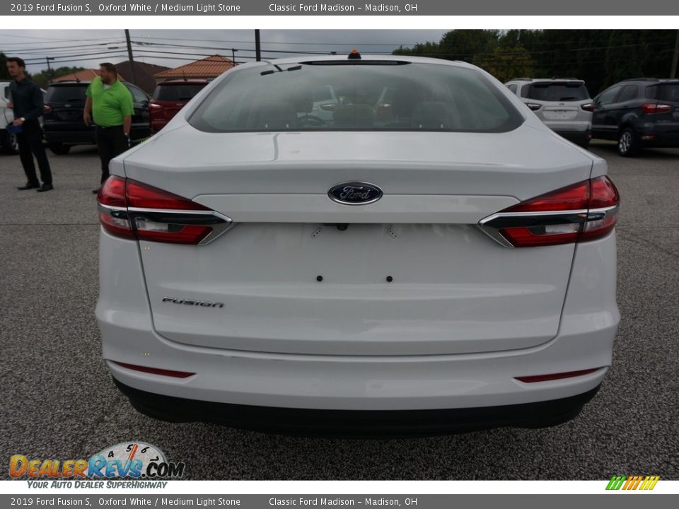 2019 Ford Fusion S Oxford White / Medium Light Stone Photo #4
