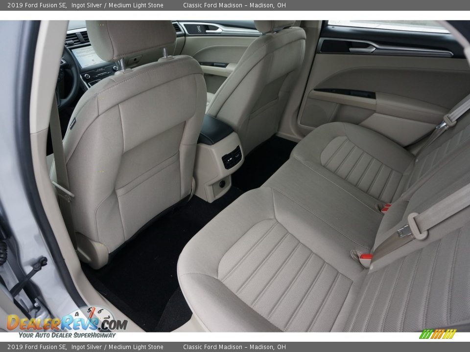 2019 Ford Fusion SE Ingot Silver / Medium Light Stone Photo #1