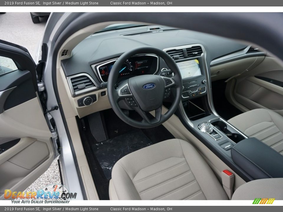 2019 Ford Fusion SE Ingot Silver / Medium Light Stone Photo #5