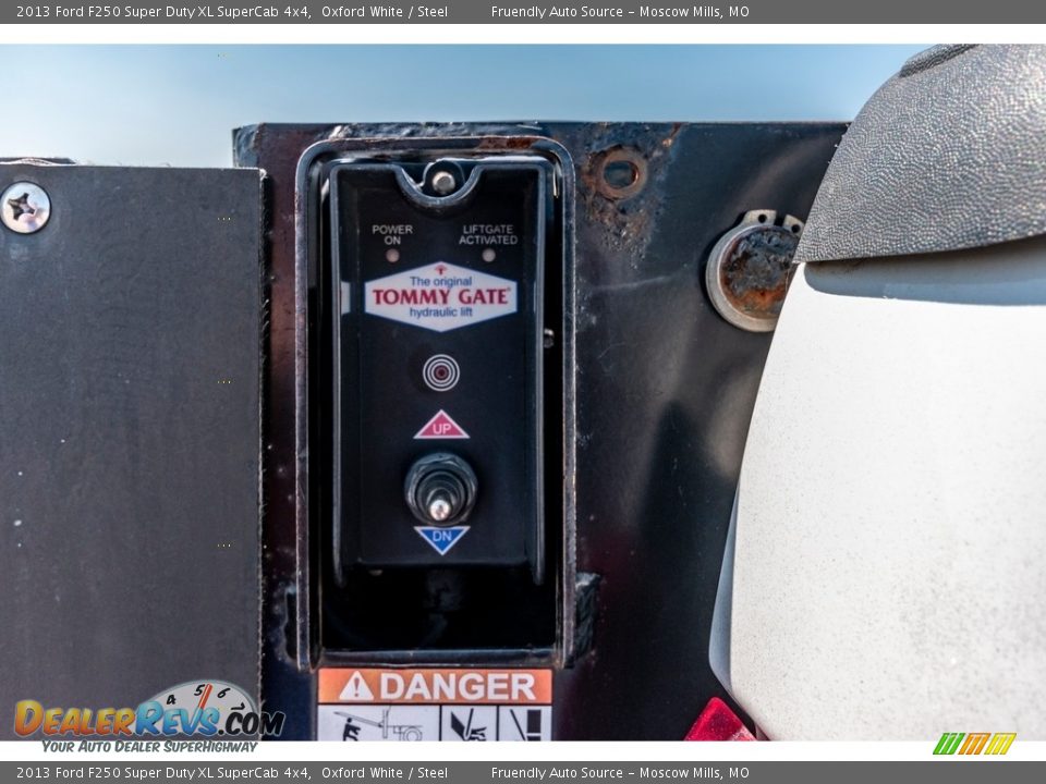 2013 Ford F250 Super Duty XL SuperCab 4x4 Oxford White / Steel Photo #18