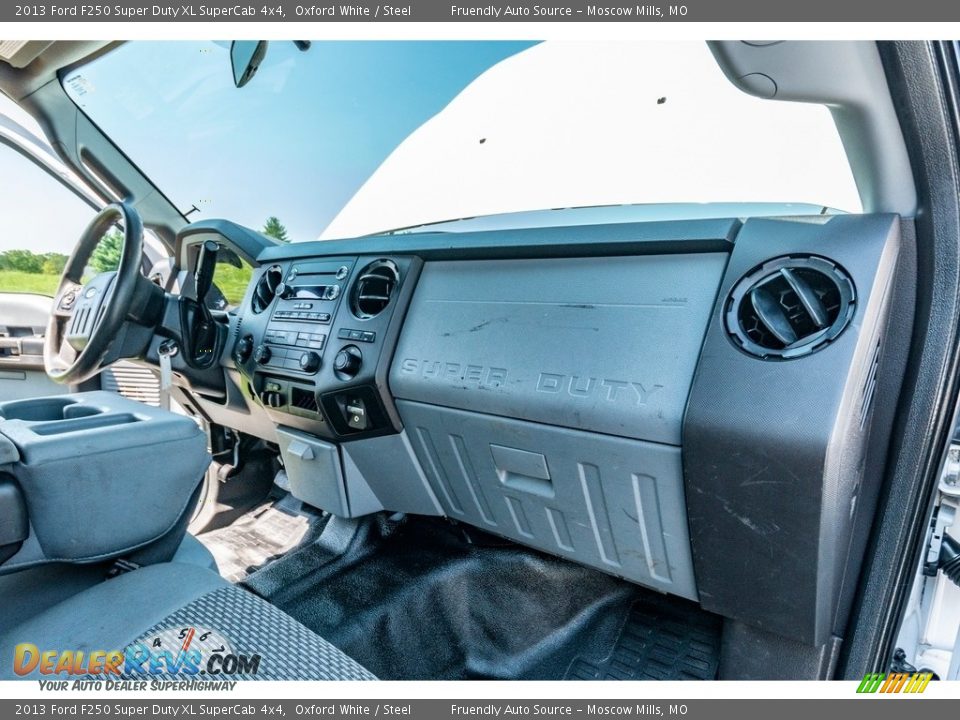 2013 Ford F250 Super Duty XL SuperCab 4x4 Oxford White / Steel Photo #31