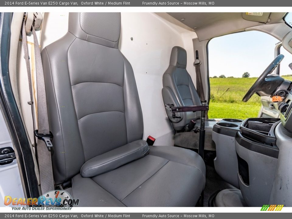 2014 Ford E-Series Van E250 Cargo Van Oxford White / Medium Flint Photo #32