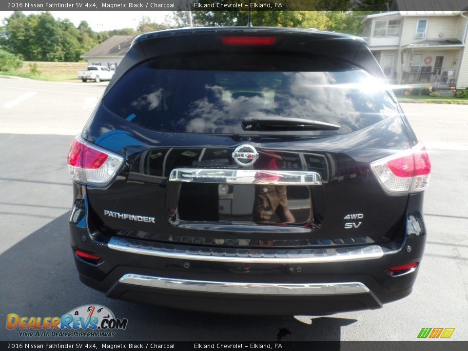 2016 Nissan Pathfinder SV 4x4 Magnetic Black / Charcoal Photo #8