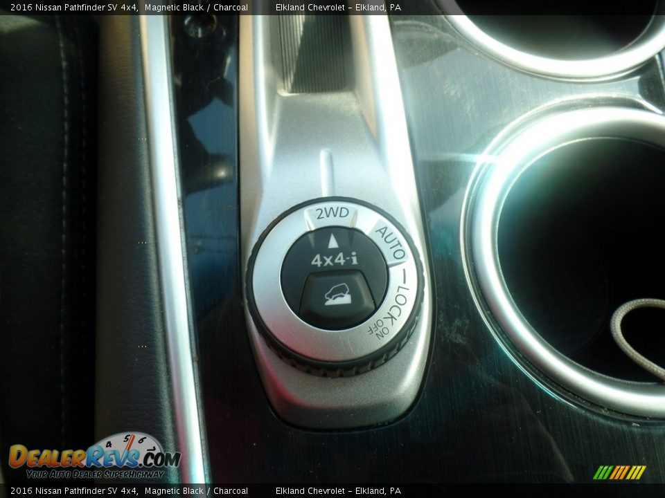 2016 Nissan Pathfinder SV 4x4 Magnetic Black / Charcoal Photo #31