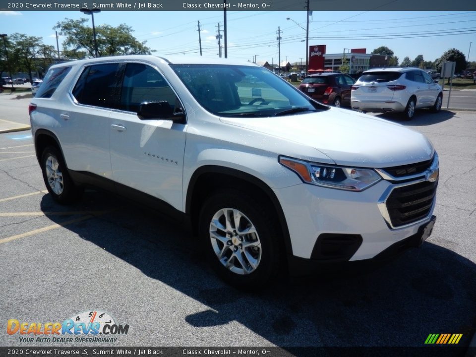 Front 3/4 View of 2020 Chevrolet Traverse LS Photo #3