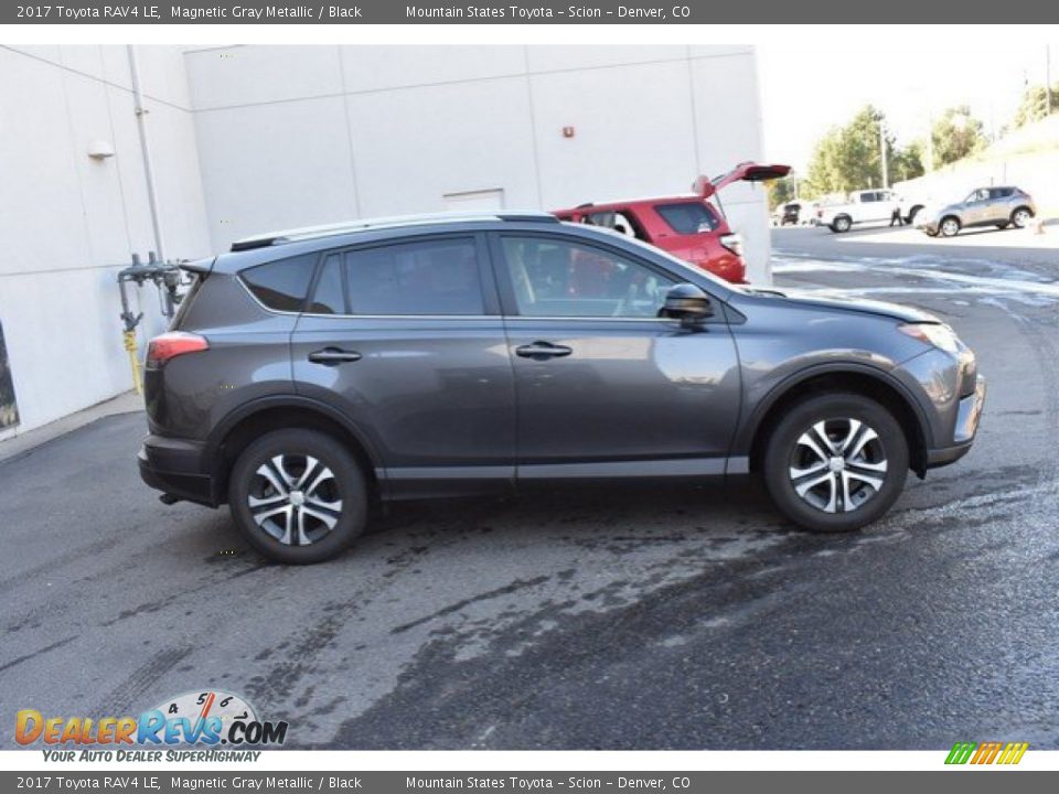 2017 Toyota RAV4 LE Magnetic Gray Metallic / Black Photo #7