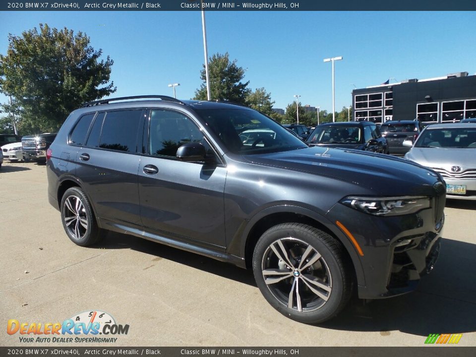 Front 3/4 View of 2020 BMW X7 xDrive40i Photo #1