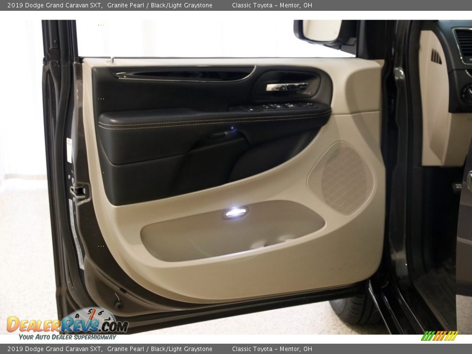 2019 Dodge Grand Caravan SXT Granite Pearl / Black/Light Graystone Photo #4