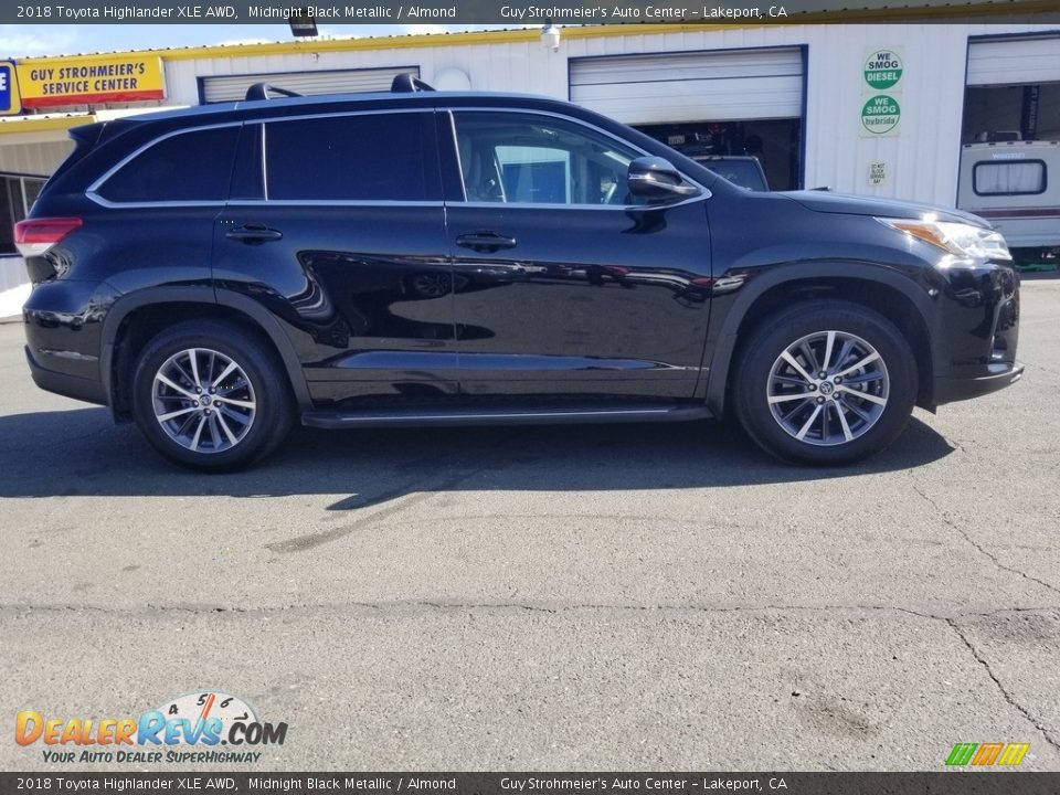 2018 Toyota Highlander XLE AWD Midnight Black Metallic / Almond Photo #4