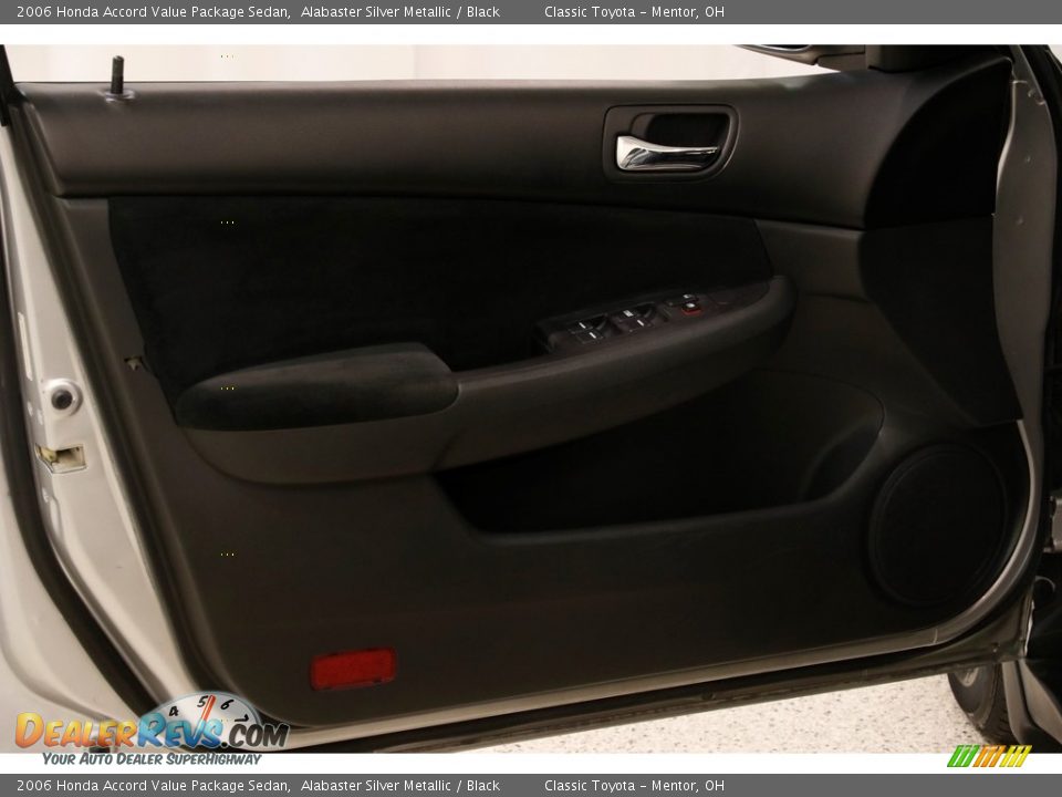 2006 Honda Accord Value Package Sedan Alabaster Silver Metallic / Black Photo #4