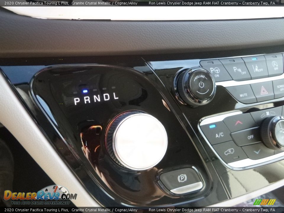 2020 Chrysler Pacifica Touring L Plus Shifter Photo #20