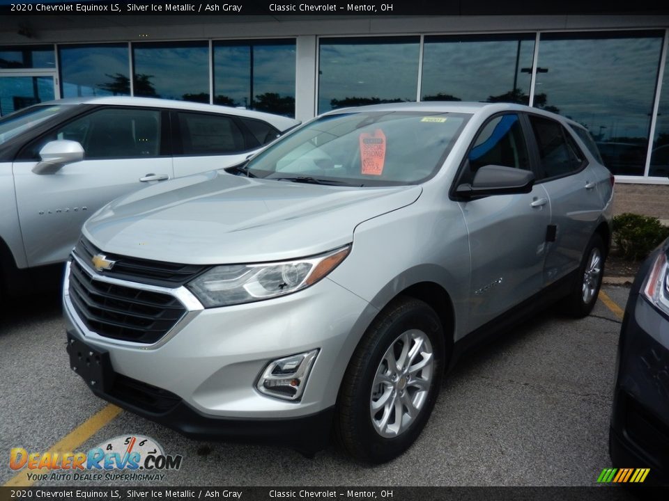 Front 3/4 View of 2020 Chevrolet Equinox LS Photo #1