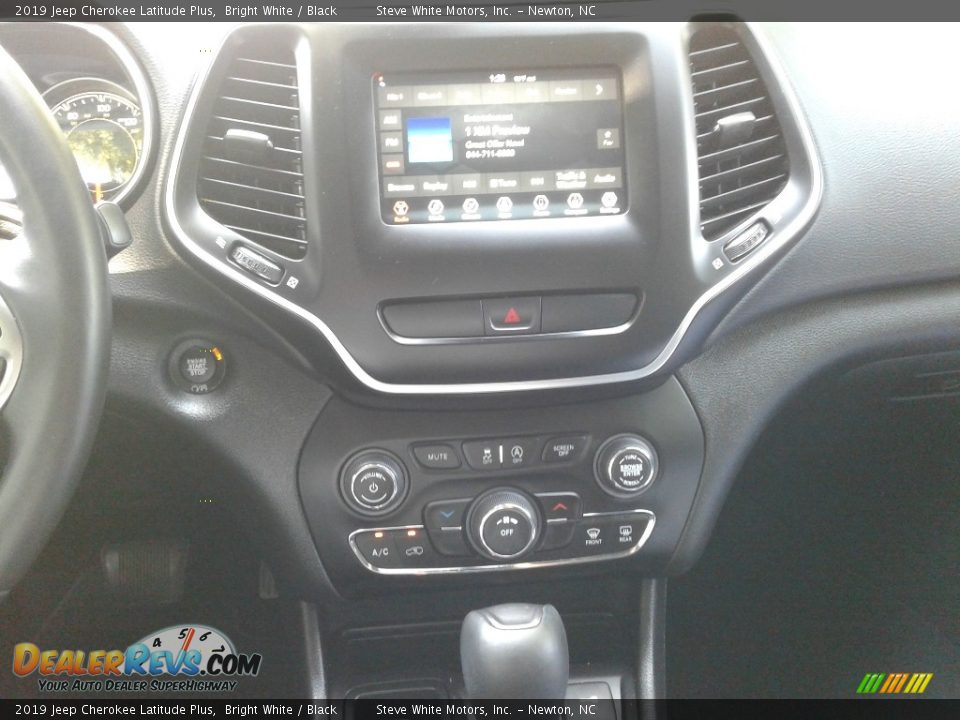 2019 Jeep Cherokee Latitude Plus Bright White / Black Photo #19