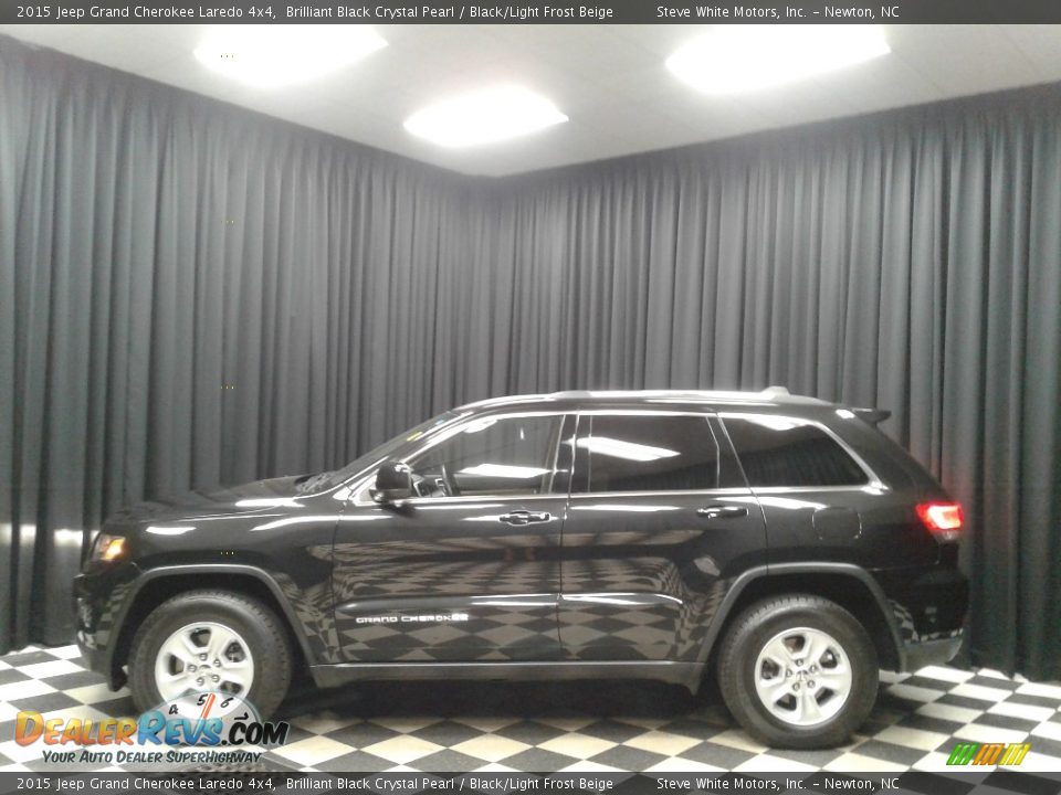 2015 Jeep Grand Cherokee Laredo 4x4 Brilliant Black Crystal Pearl / Black/Light Frost Beige Photo #1