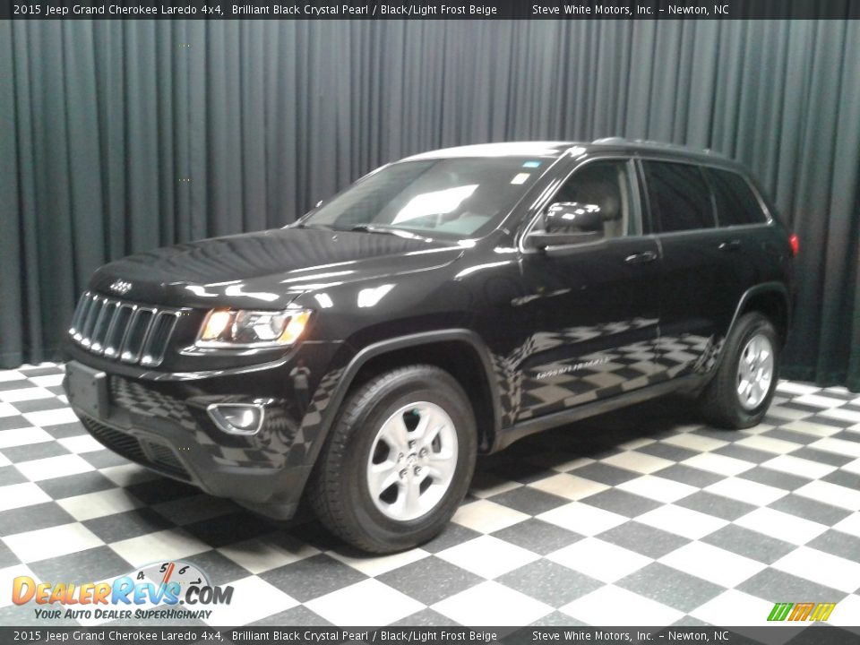 2015 Jeep Grand Cherokee Laredo 4x4 Brilliant Black Crystal Pearl / Black/Light Frost Beige Photo #2