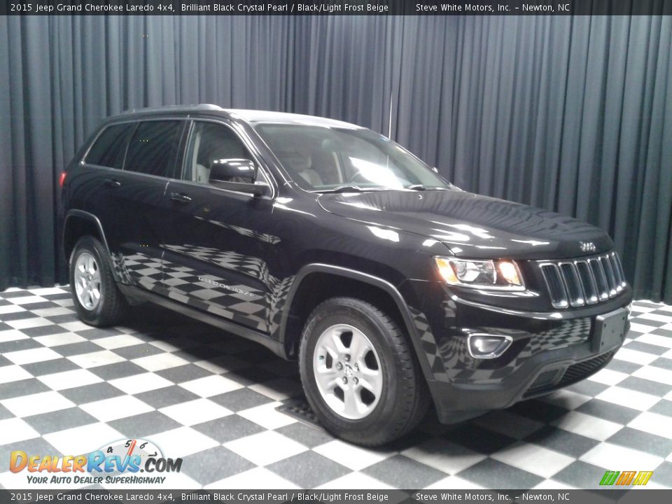 2015 Jeep Grand Cherokee Laredo 4x4 Brilliant Black Crystal Pearl / Black/Light Frost Beige Photo #4