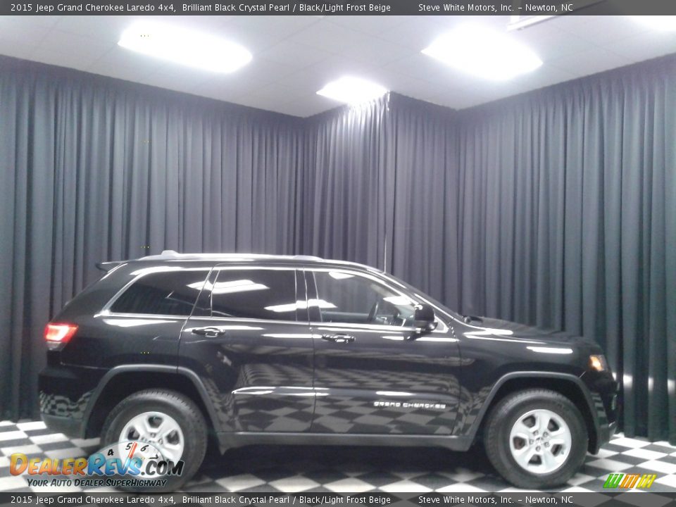 2015 Jeep Grand Cherokee Laredo 4x4 Brilliant Black Crystal Pearl / Black/Light Frost Beige Photo #5