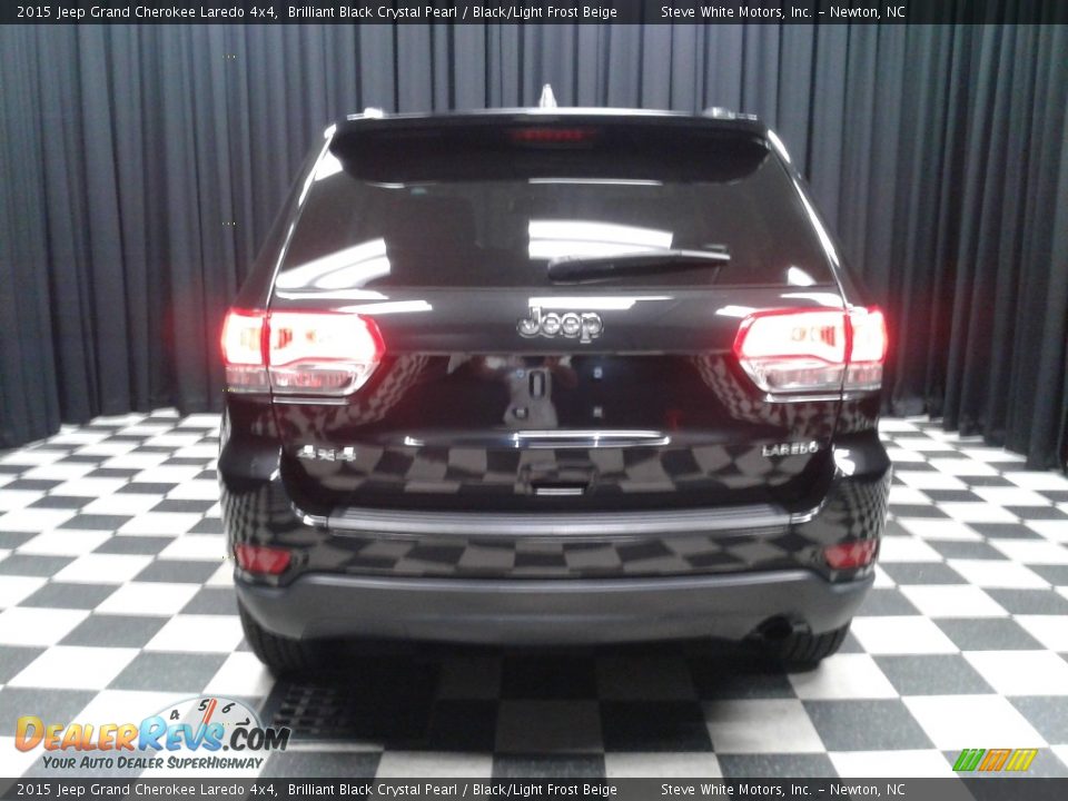 2015 Jeep Grand Cherokee Laredo 4x4 Brilliant Black Crystal Pearl / Black/Light Frost Beige Photo #7