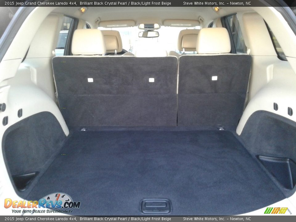 2015 Jeep Grand Cherokee Laredo 4x4 Brilliant Black Crystal Pearl / Black/Light Frost Beige Photo #12