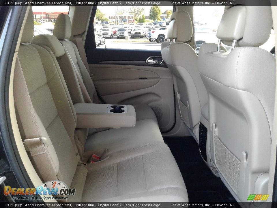 2015 Jeep Grand Cherokee Laredo 4x4 Brilliant Black Crystal Pearl / Black/Light Frost Beige Photo #13