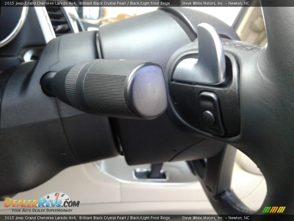 2015 Jeep Grand Cherokee Laredo 4x4 Brilliant Black Crystal Pearl / Black/Light Frost Beige Photo #15