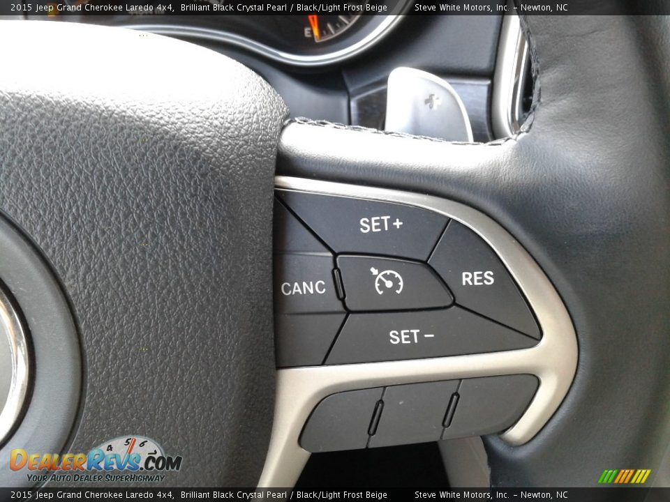 2015 Jeep Grand Cherokee Laredo 4x4 Brilliant Black Crystal Pearl / Black/Light Frost Beige Photo #17