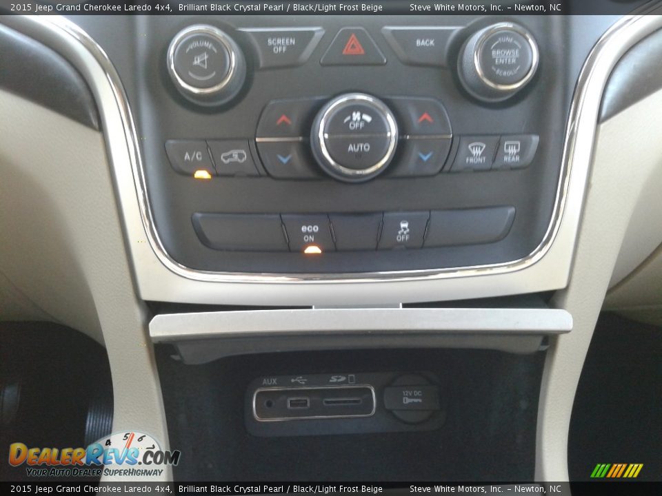 2015 Jeep Grand Cherokee Laredo 4x4 Brilliant Black Crystal Pearl / Black/Light Frost Beige Photo #22