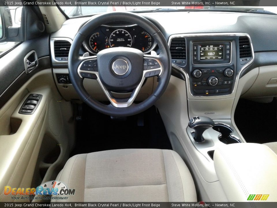 2015 Jeep Grand Cherokee Laredo 4x4 Brilliant Black Crystal Pearl / Black/Light Frost Beige Photo #23