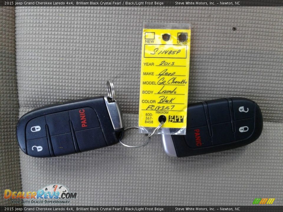 2015 Jeep Grand Cherokee Laredo 4x4 Brilliant Black Crystal Pearl / Black/Light Frost Beige Photo #24