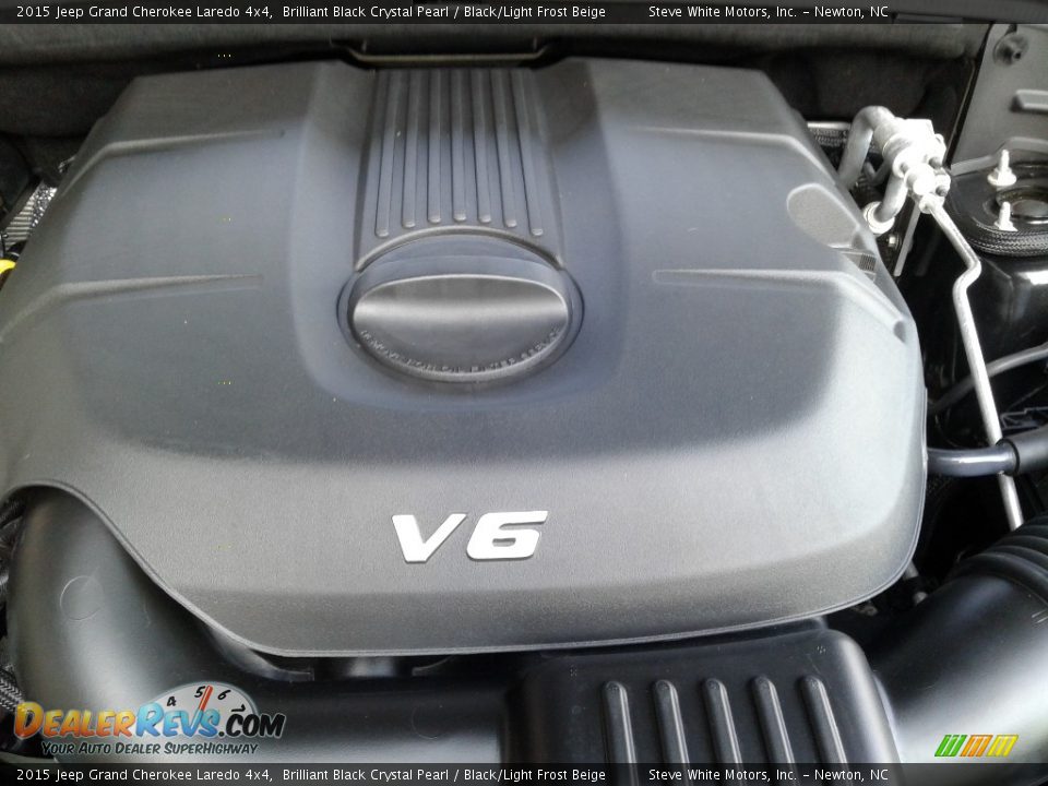 2015 Jeep Grand Cherokee Laredo 4x4 Brilliant Black Crystal Pearl / Black/Light Frost Beige Photo #25