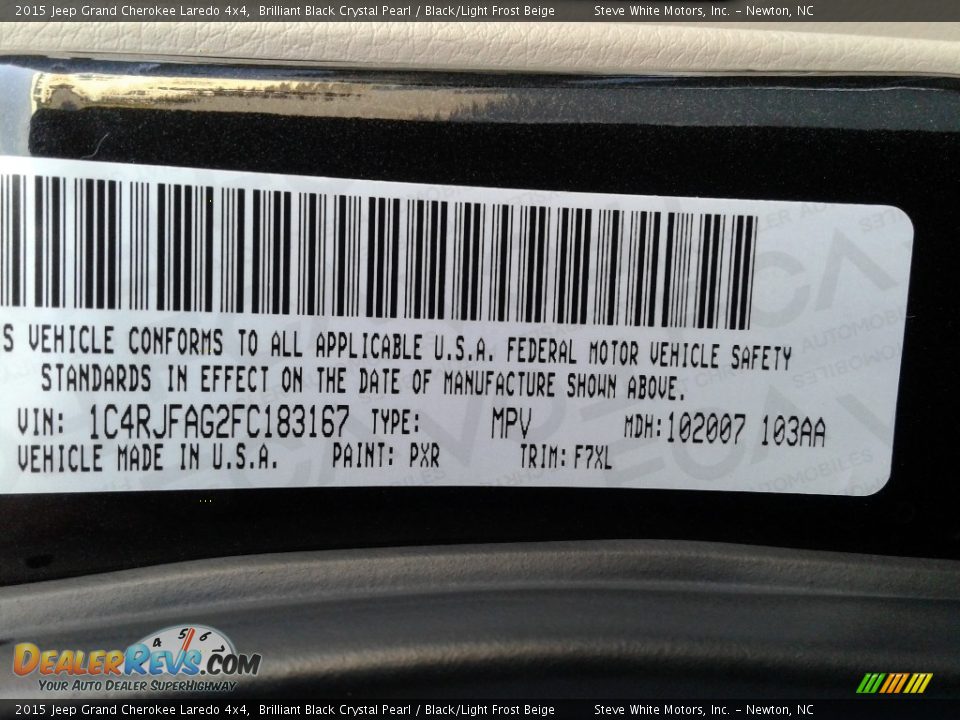 2015 Jeep Grand Cherokee Laredo 4x4 Brilliant Black Crystal Pearl / Black/Light Frost Beige Photo #26