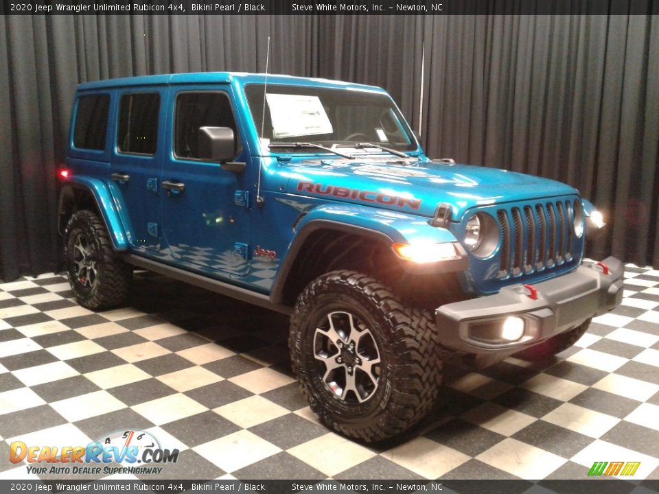 Front 3/4 View of 2020 Jeep Wrangler Unlimited Rubicon 4x4 Photo #4