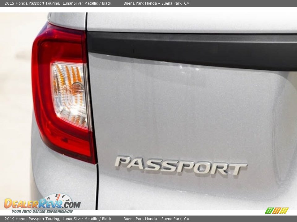 2019 Honda Passport Touring Lunar Silver Metallic / Black Photo #6